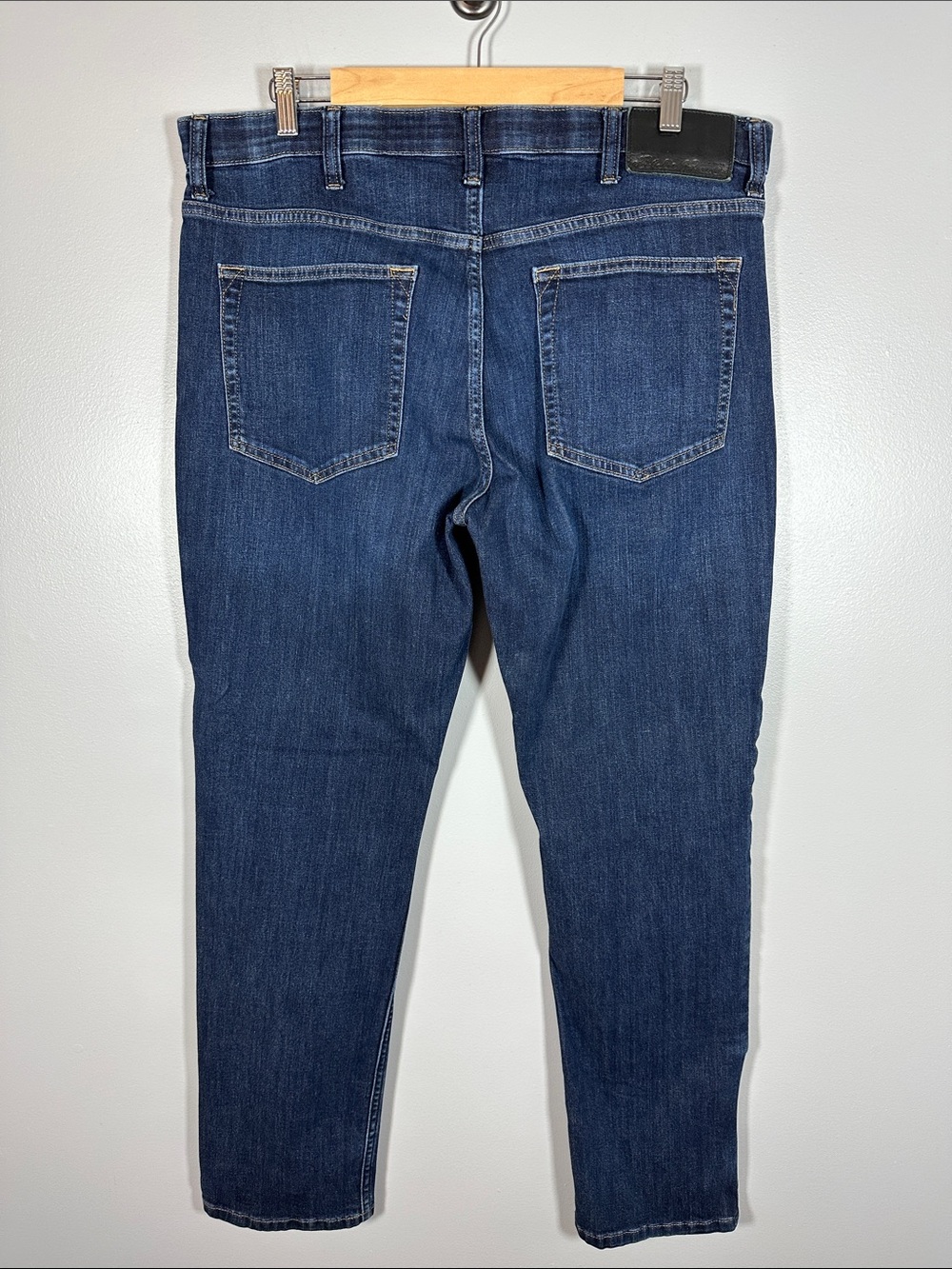Eddie Bauer Specially Dyed Comfort Waist Straight Leg Jeans Men’s Size 38x32 - Picture 2 of 7